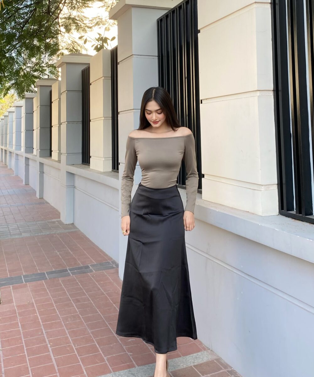 Stitch satin skirt - Image 4